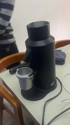 110V / 220V ভোল্টেজ হোম ইউজ কফি গ্রাইন্ডার হোটেলের জন্য দ্রুত এবং ধ্রুবক গ্রাইন্ডিং